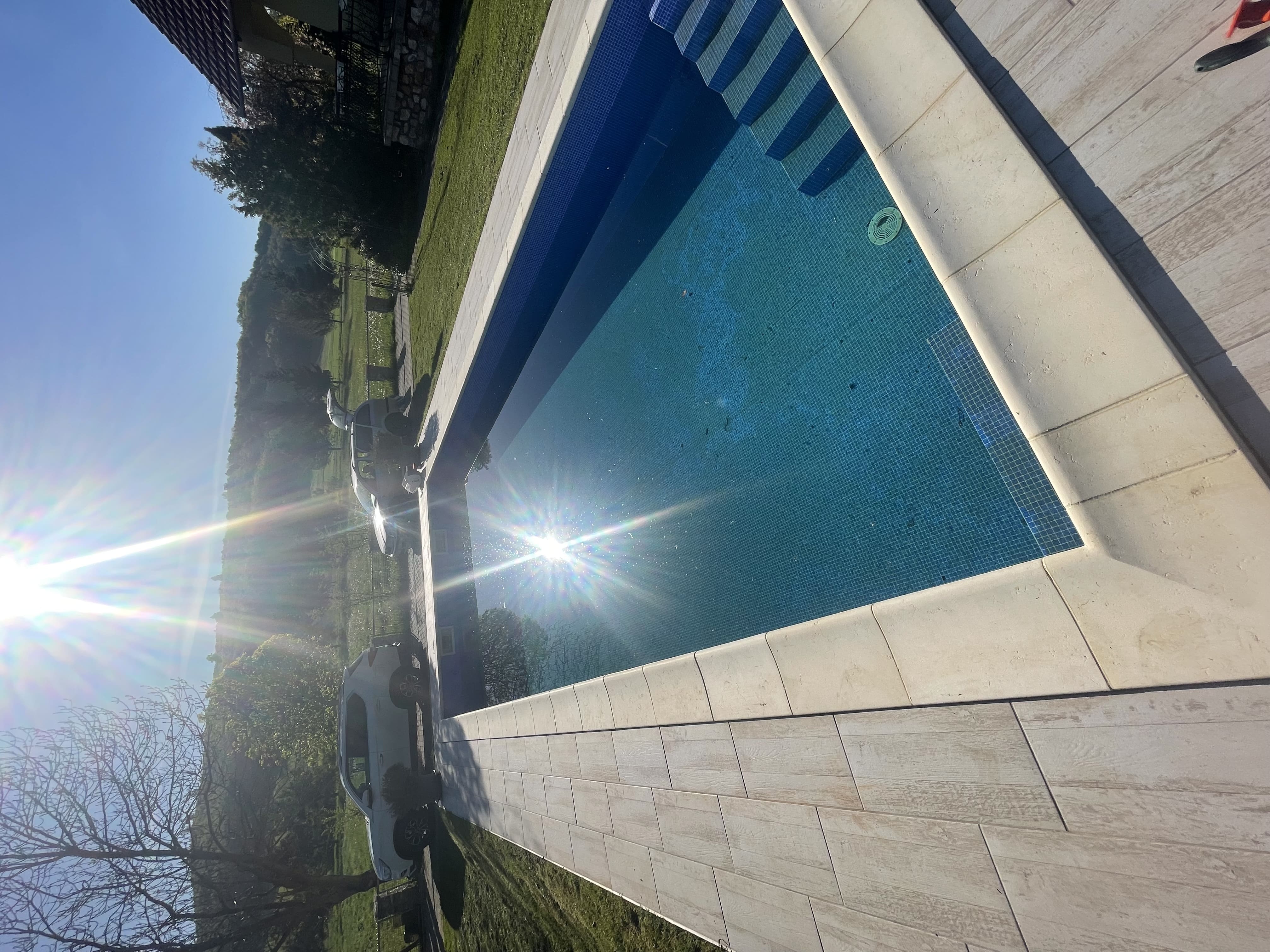 Prémium kész medence, tiszta vonalak